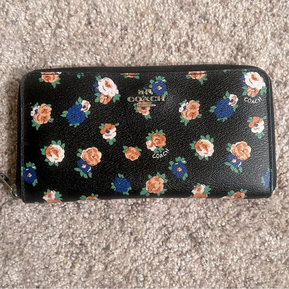 Coach Accordion Zip Wallet in Tea Rose Floral Print Coated Canvas - Picture 1 of 5